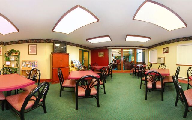 Super 8 by Wyndham Hudson