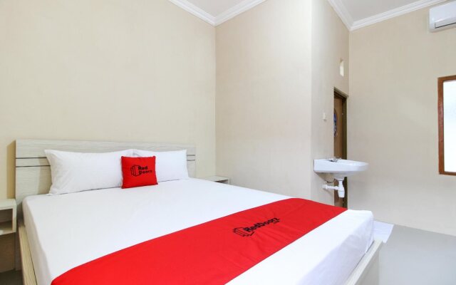 RedDoorz near Balekambang City Park