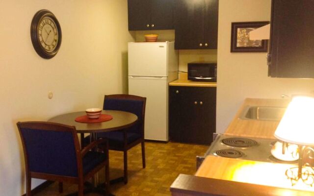 Colonial Inn Ellsworth