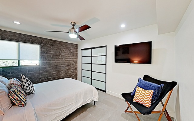 4917 Scottsdale - 2 Br Condo