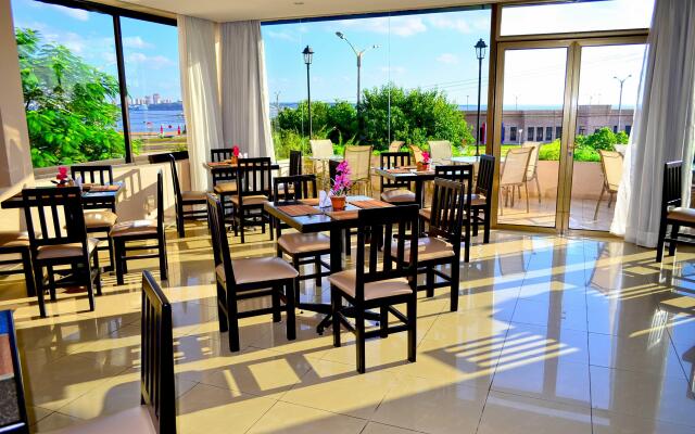 De La Costa Hotel