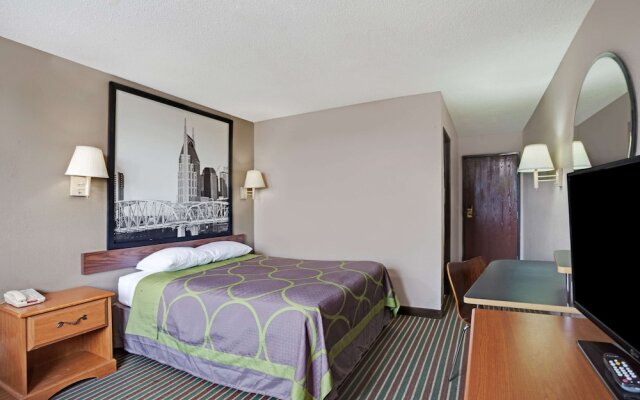 Super 8 By Wyndham Nashville/ Dntn/ Opryland Area