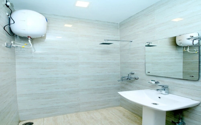 Northern Crown by OYO Rooms