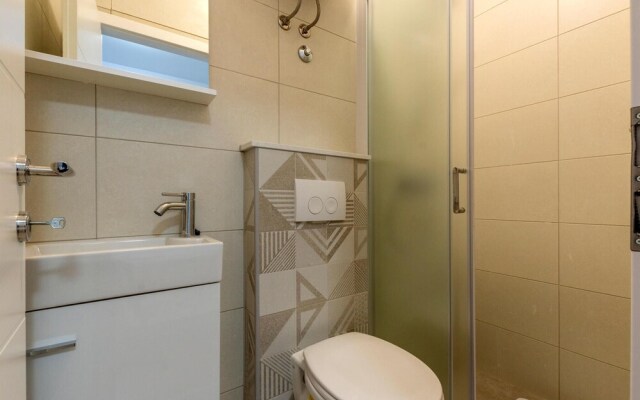 Beautiful Apartment in Jesenice With Wifi and 2 Bedrooms