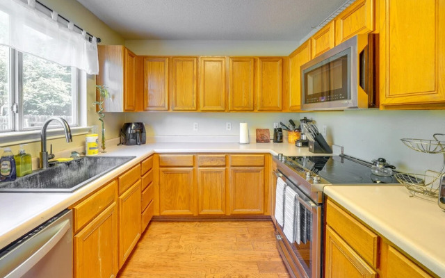 Pet-friendly San Antonio Retreat w/ Private Yard!