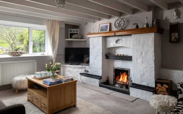 Coastal Retreat on Wales Path With Sea Views