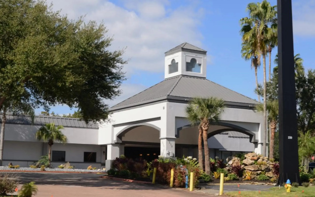Opal Hotel & Suites