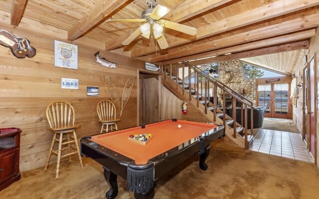 012 - Lakefront Chalet