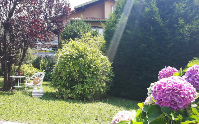 Apartment With Garden and Private Parking