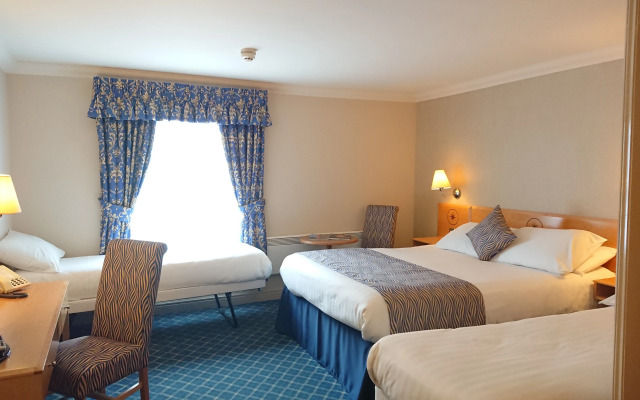 The Queens Hotel & Victoria Cloisters