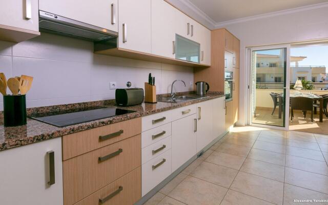 C04 - Pool View 3 Bed Apartment