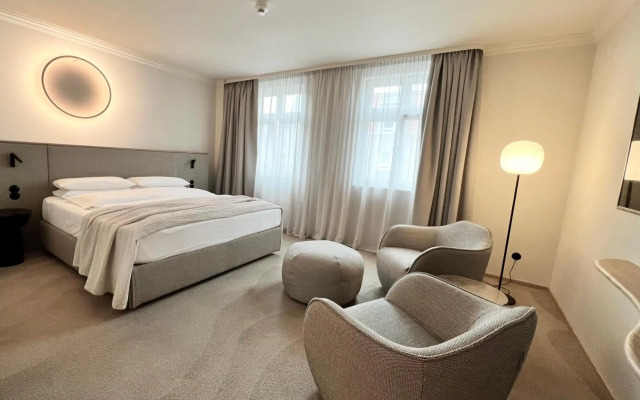 ADELANTE Boutique Hotel