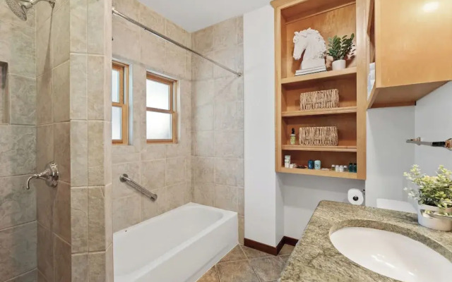 Urban Cowboy Villas - Heart of 704