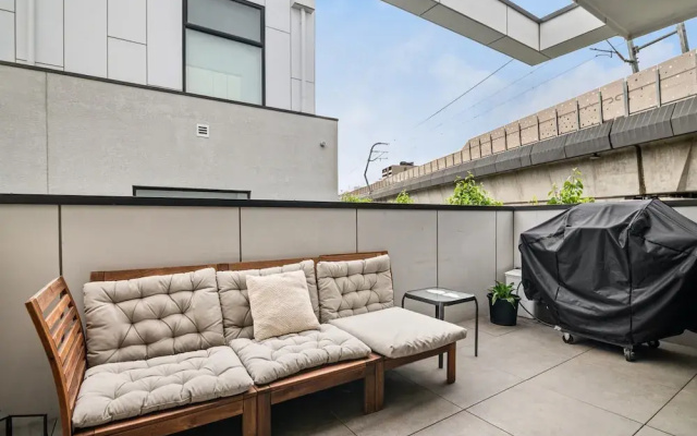 Chic Home With BBQ & Outdoor Dining