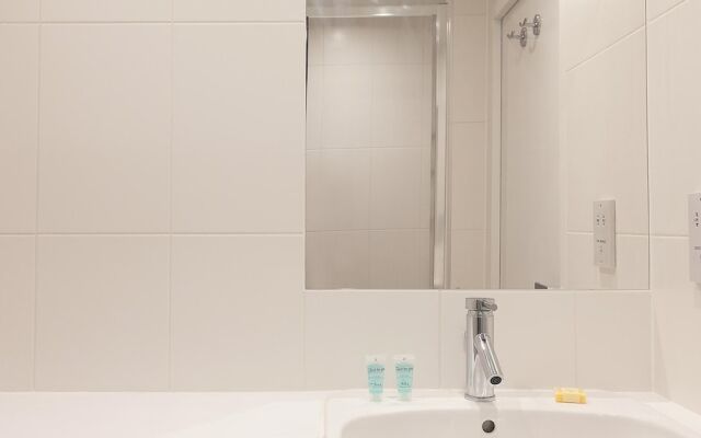 Comfortable Studio in Oldham, Minutes to Royal Oldham Hospital