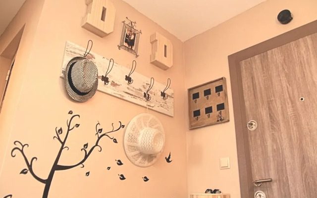 Vintage apartment in the city jungle