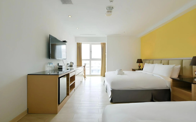 Champs Elysees Hotel