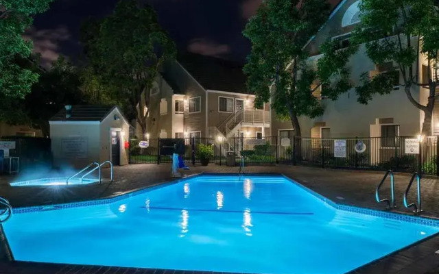 Staybridge Suites Oxnard - River Ridge