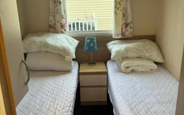 3 bed With Balcony on Lido Beach