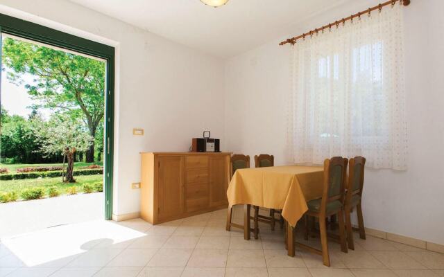 Stunning Home in Valbandon With Wifi and 6 Bedrooms
