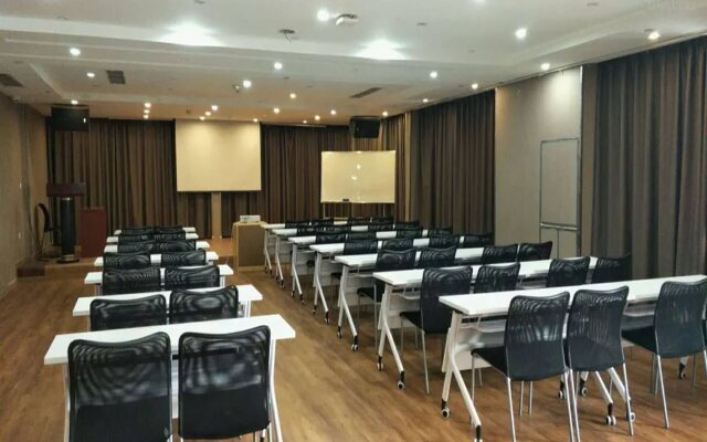 7 Days Premium Hotel (Chongqing Longtousi North Railway Station Center)