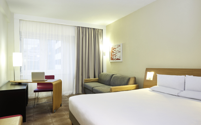 Novotel London West