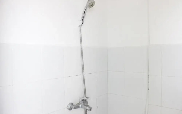 Minimalist 3BR Gateway Cicadas Ahmad Yani Apartment