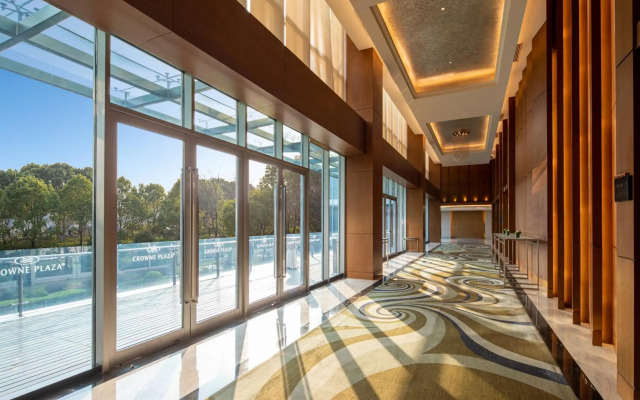 Crowne Plaza Shanghai Xiayang Lake by IHG