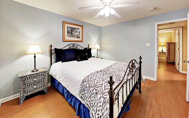 Charming Unit D - 2 Br Duplex