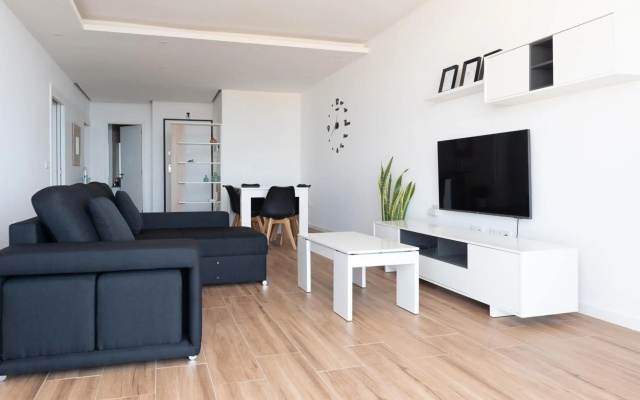 3 bdr aprt, best seaview, rooftop pool - LCGR