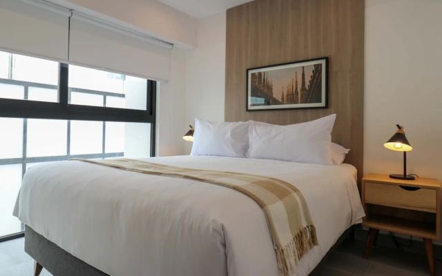 w Grandiose Duplex w Modern Deco in Miraflores