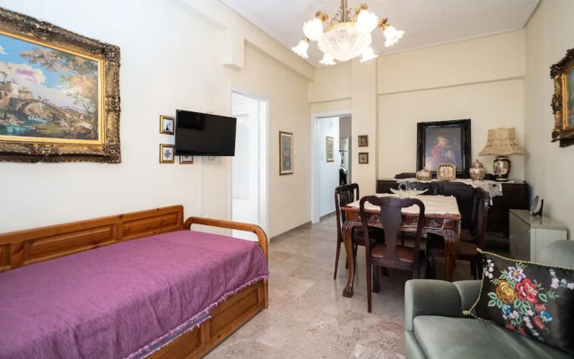 Theoni Central Apartment