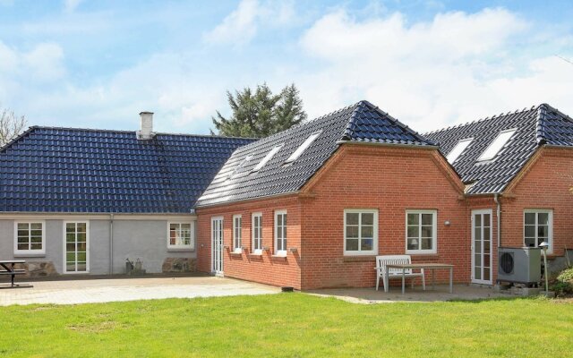 Adorable Holiday Home in Fur near Sea