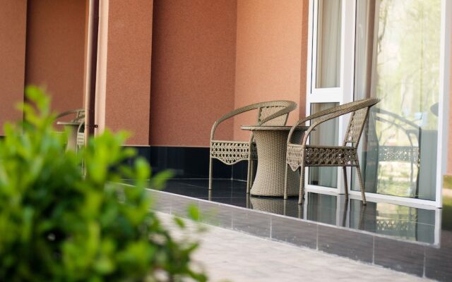 Charos Deluxe Resort