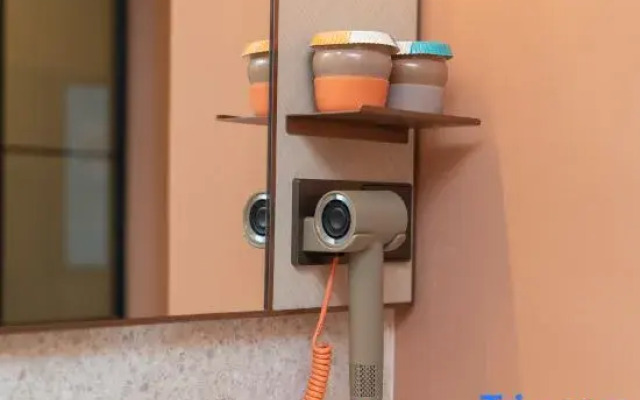 Orange Beihai Railway Station Square Hotel