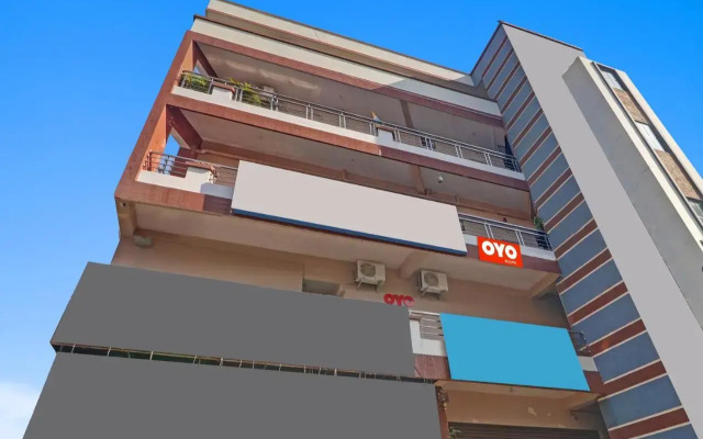 OYO Flagship 806332 Sai Mansion