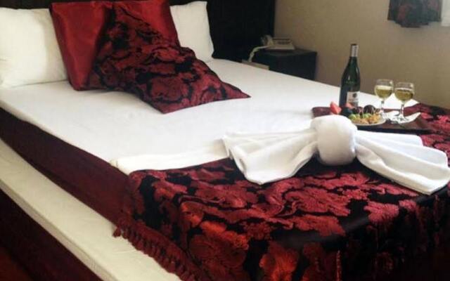 Queen RA Hotel