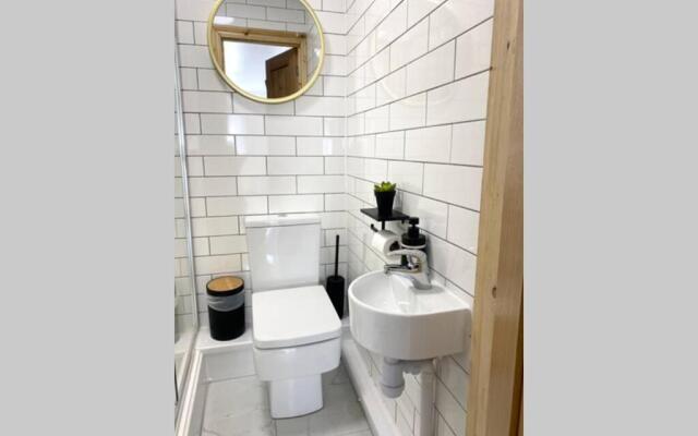 Stylish, cosy studio in Carmarthen town centre