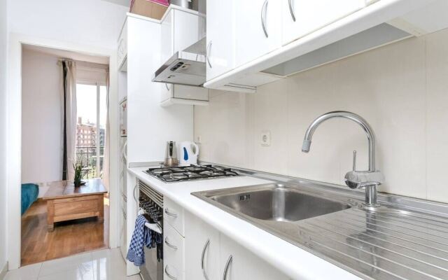 Lovely 2bed W/balcony in City Center, Near Metro