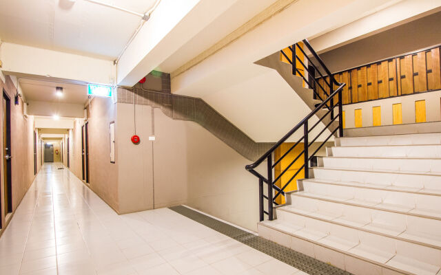 B2 Santitham (Wat Jed Yod) Boutique & Budget Hotel