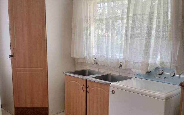 Guesthouse With Green Garden and Pool - 2102