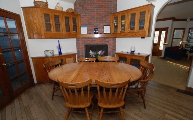 Alvarado Place 68105 by RedAwning