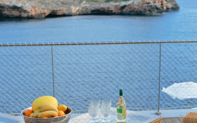 Sea Front Luxurious Villa