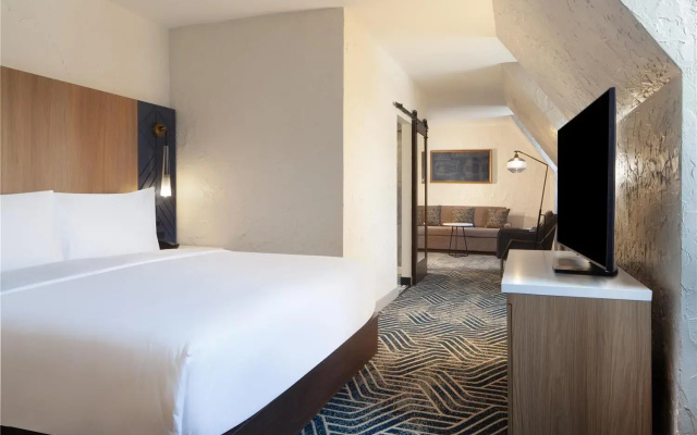 Hotel Royer Urbana Champaign, Tapestry Collection by Hilton
