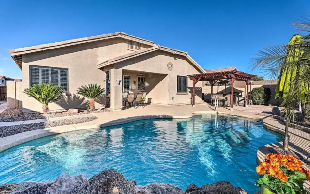 Heated Pool, Gas Grill & Yard: Phoenix Retreat!