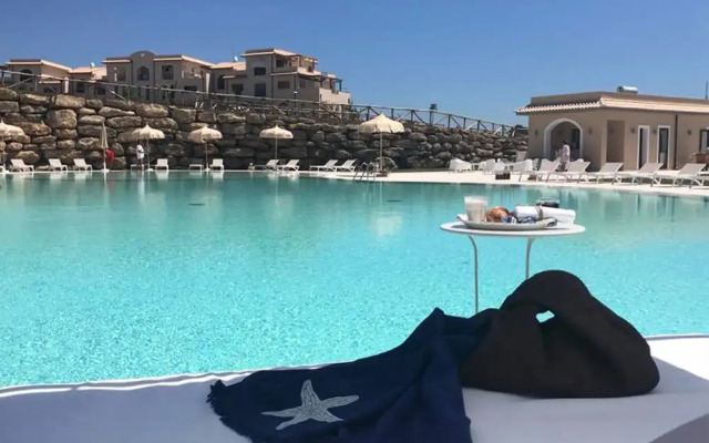 Apartment With Garden or Terrace Near sea