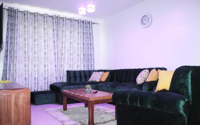 Lovely Emerald Green 3-Bedroom Apartment