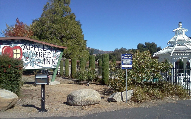 Apple Tree Inn