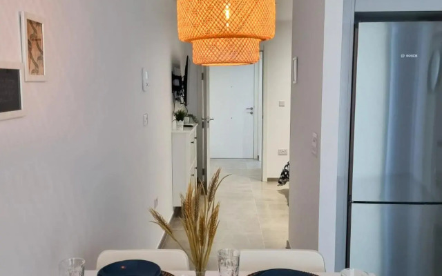 Brand New - Massive Studio - E1 - Self Catering