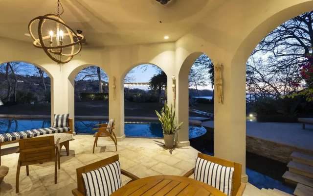 Arcos Del Mar Beachfront